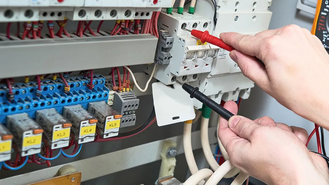 Kadıköy'de Eski Bina Elektrik Tesisatı Yenileme: Ne Zaman Şart, Ne Kadar Sürer?